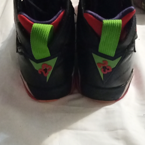 Air Jordan Tennis Shoes - Picture 2 of 8